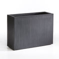 Indlæs billede i gallerivisning, Elegant matsort rektangulær plantekasse fra DECOPLANT, højde 55 cm, bredde 32 cm, længde 90 cm, ideel til indendørs og udendørs brug.