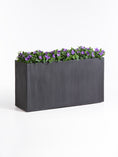 Indlæs billede i gallerivisning, LIGHT plantekasse 120x30x55 cm i matsort design fra DECOPLANT, ideel til indendørs og udendørs brug.