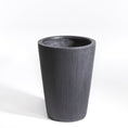 Indlæs billede i gallerivisning, Stilren konisk krukke Ø34/H45 cm i matsort med lodrette riller, velegnet til både indendørs og udendørs brug.