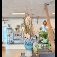 Indlæs billede i gallerivisning, Tørret Blomsterdekoration med Grene – Skulpturel Elegance i Turkis Keramikvase