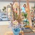 Indlæs billede i gallerivisning, Tørret Blomsterdekoration med Grene – Skulpturel Elegance i Turkis Keramikvase