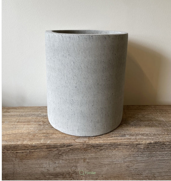 Stor nistret betonkrukke Ø55 x H60 cm fra DECOPLANT, ideel til store planter og små træer, frost sikker med mulighed for drænhul.