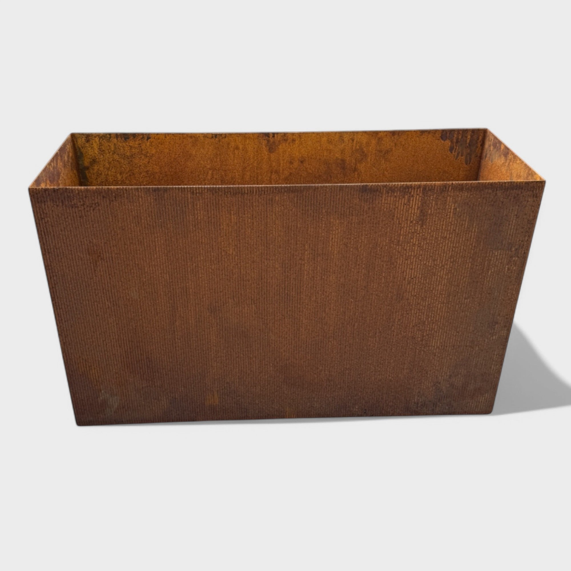Rust plantekumme i cortenstål, 90x30x55 cm, ideel til større planter og rumopdeling, med smuk rustpatina og holdbarhed til udendørs brug.